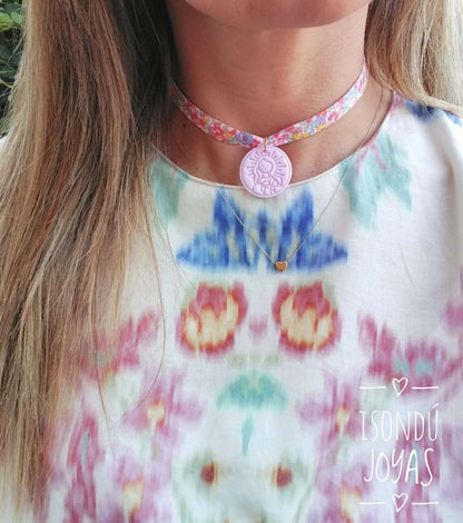 Collar Liberty con medalla de Virgen