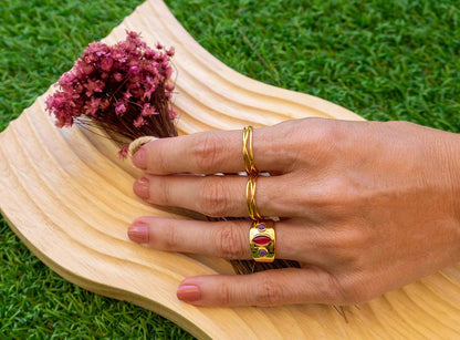 Ring mit natürlicher fuchsiafarbener Jade und violetten Deva-Steinen aus Sterlingsilber und 18-karätiger Vergoldung