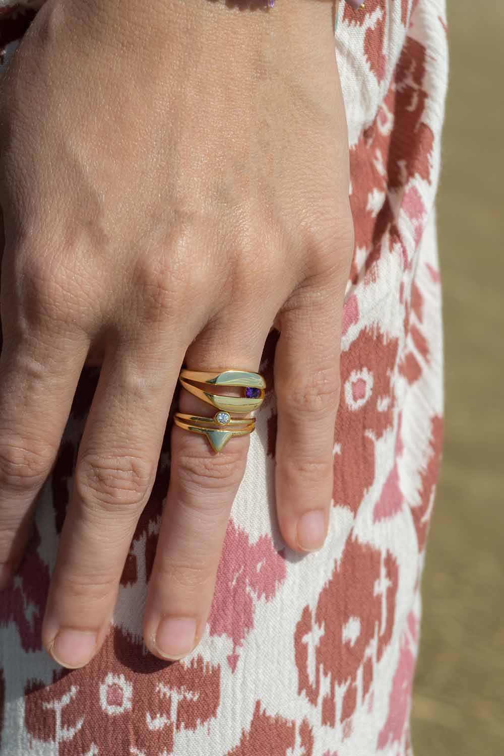 Ring mit Natursteinen, lila Zirkonen Gabriela aus 925er Silber mit 18-karätiger Vergoldung