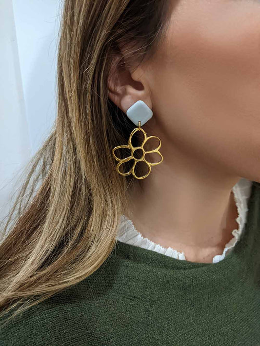 Isondú Midnight Gold Flower Handmade Earrings