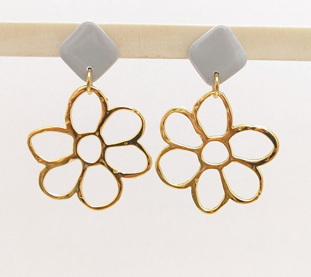 Isondú Midnight Gold Flower Handmade Earrings