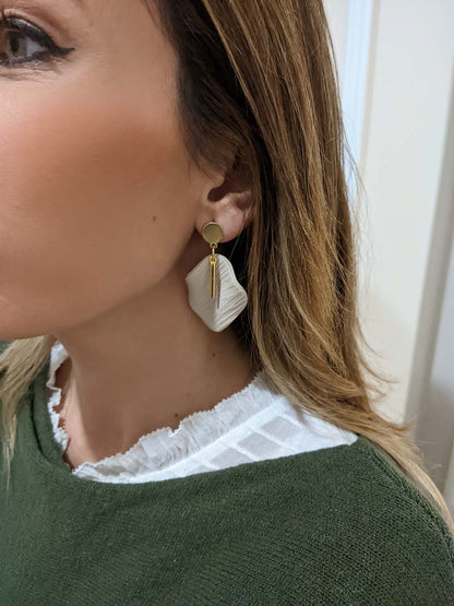 Handgemachte Ohrringe aus Haselnuss-Polymer-Ton