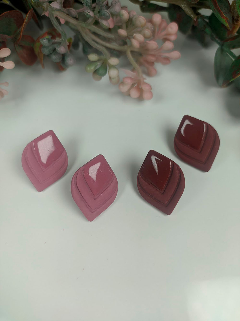Brincos artesanais de argila polimérica rosa Borgonha Triana