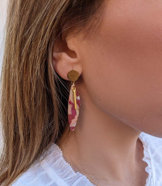 Boucles d’oreilles faites à la main en argile polymère rose marbré Delphine