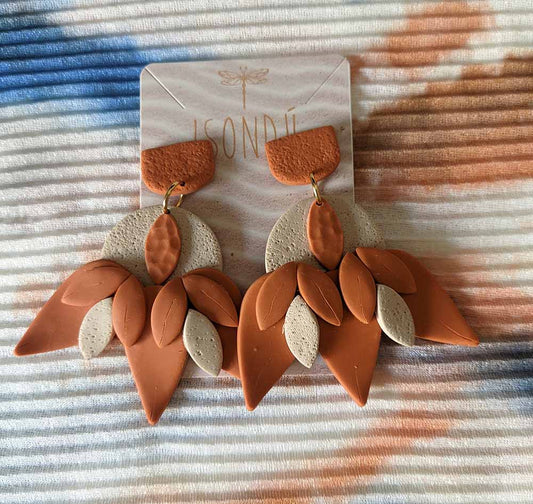 Brincos feitos à mão de argila de polímero de flor do deserto
