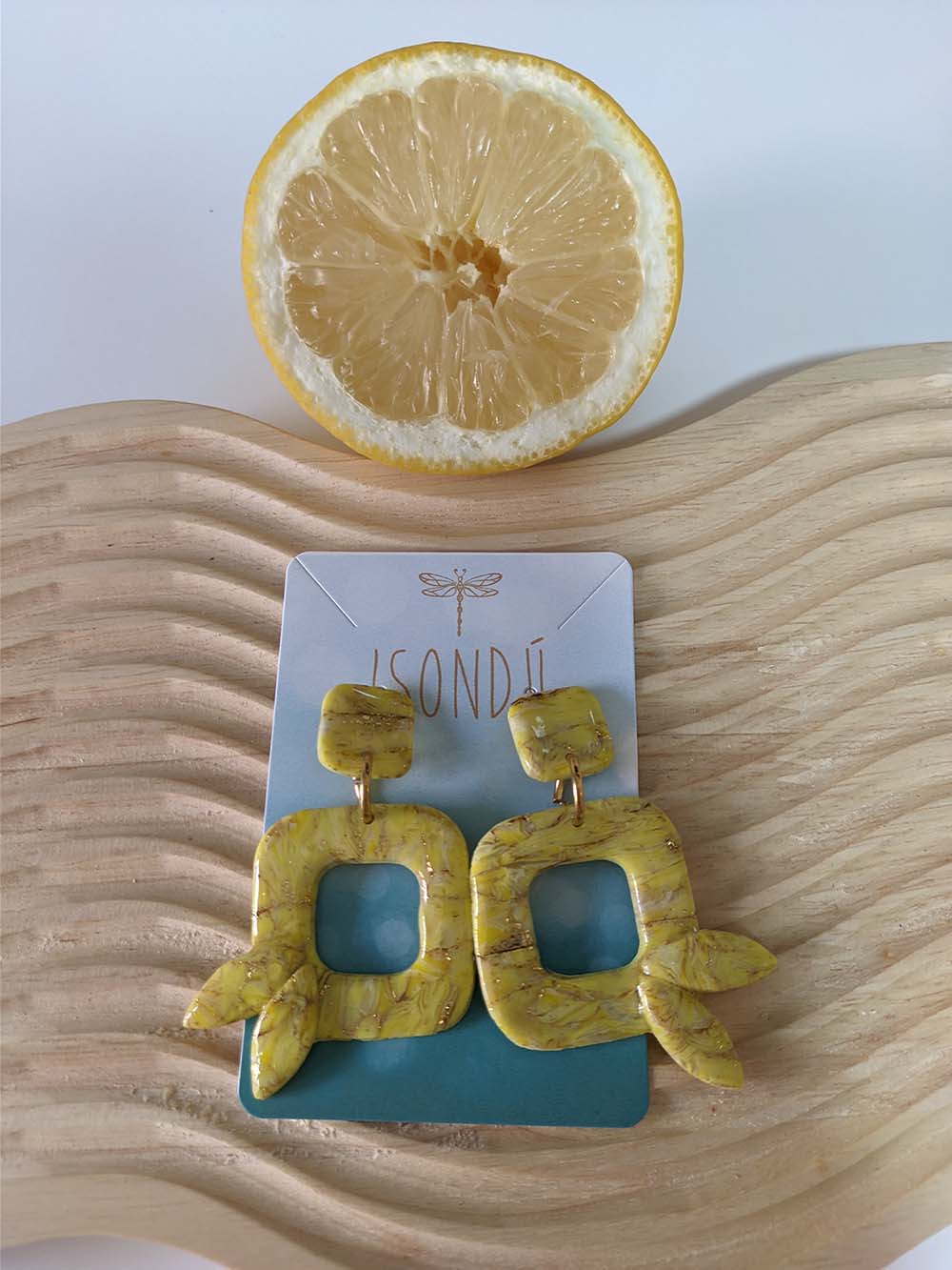Handgefertigte Ohrringe aus Zitronen-Polymer-Ton