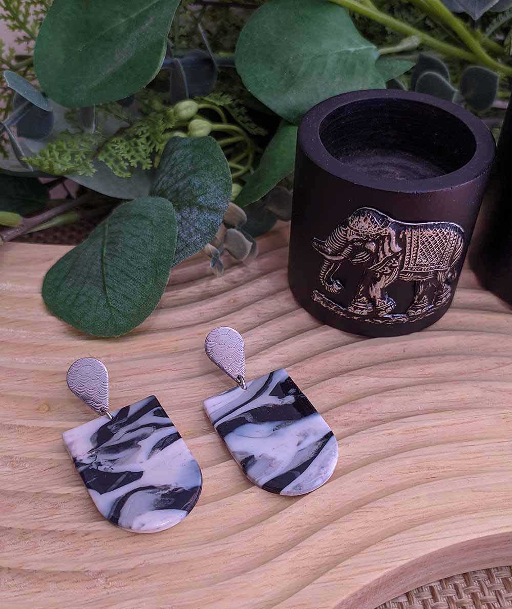 Boucles d'oreilles faites à la main en pâte polymère Krabi Collection effet marbre