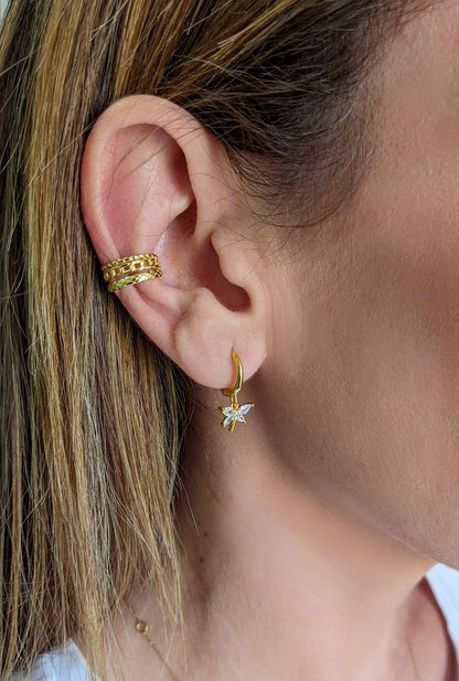 Boucles d'oreilles triple chaîne en argent 925 plaquées en or 18 carats.