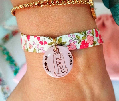 Pulsera Artesanal Virgen de Fátima con medalla 18 mm en Arcilla Polimérica Grabada con láser