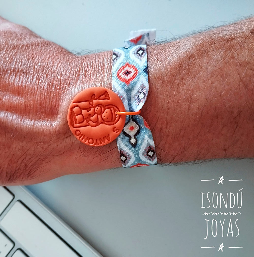 Pulsera Elástica Unisex con medalla en Arcilla Polimérica